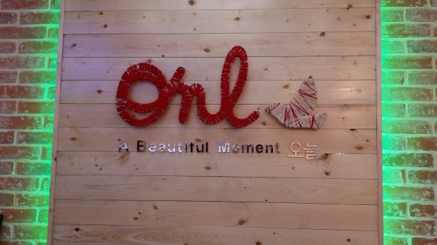 The lovely ONL sign behind the counter. Isn't it cute?